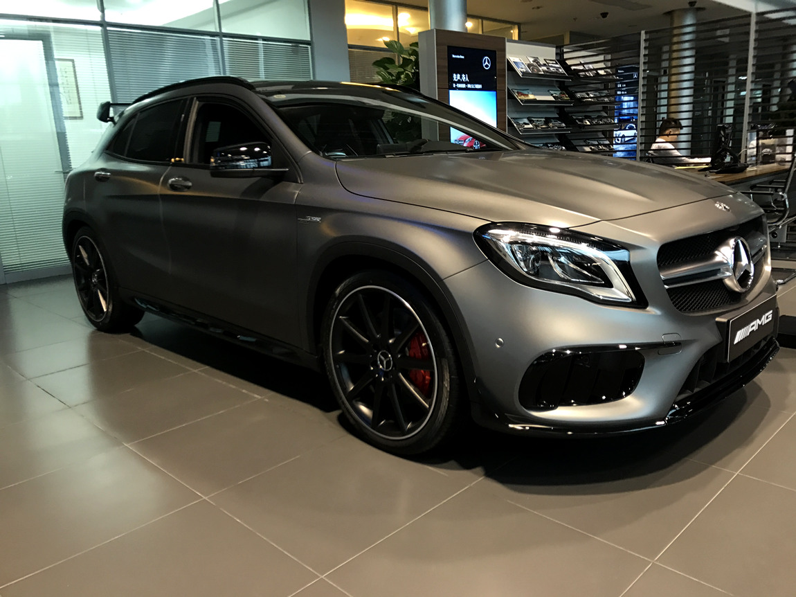 奔驰gla45 amg 哑光灰/黑红 现车优惠10万元