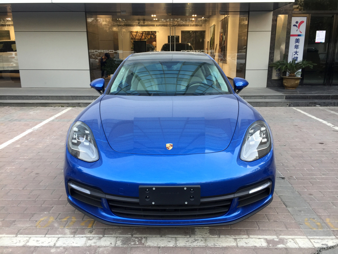 基本信息 车辆型号:panamera     颜色内饰:宝石蓝/黑米内饰