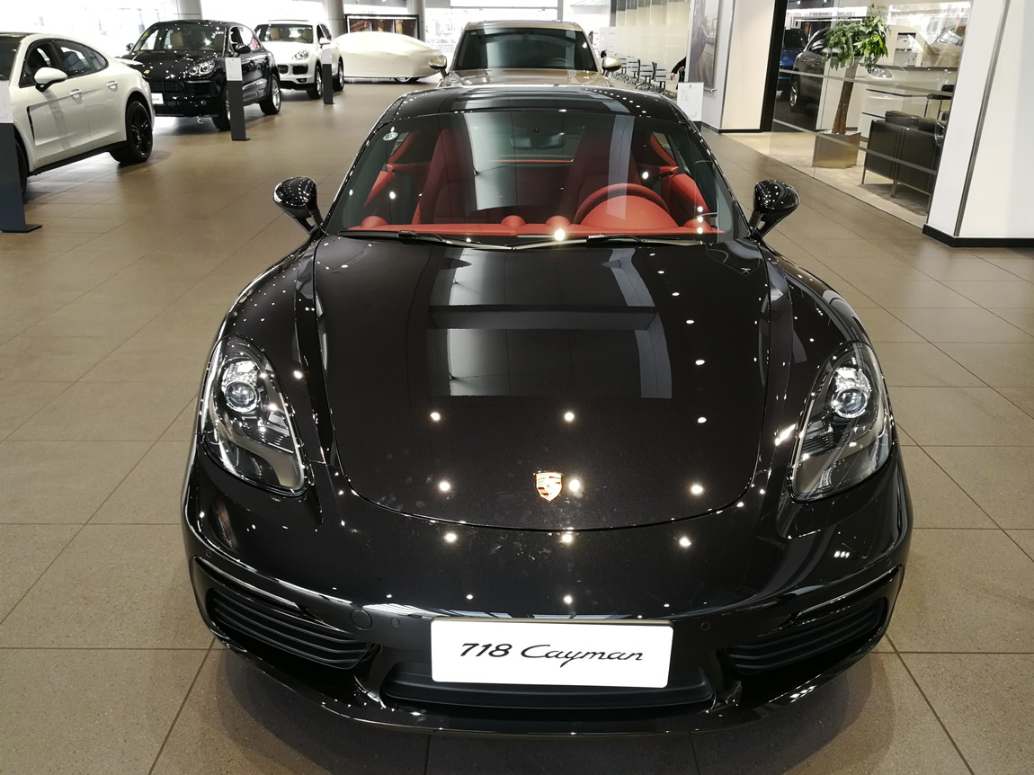 保时捷 718 cayman 黑外/波尔多红 现车加1万元