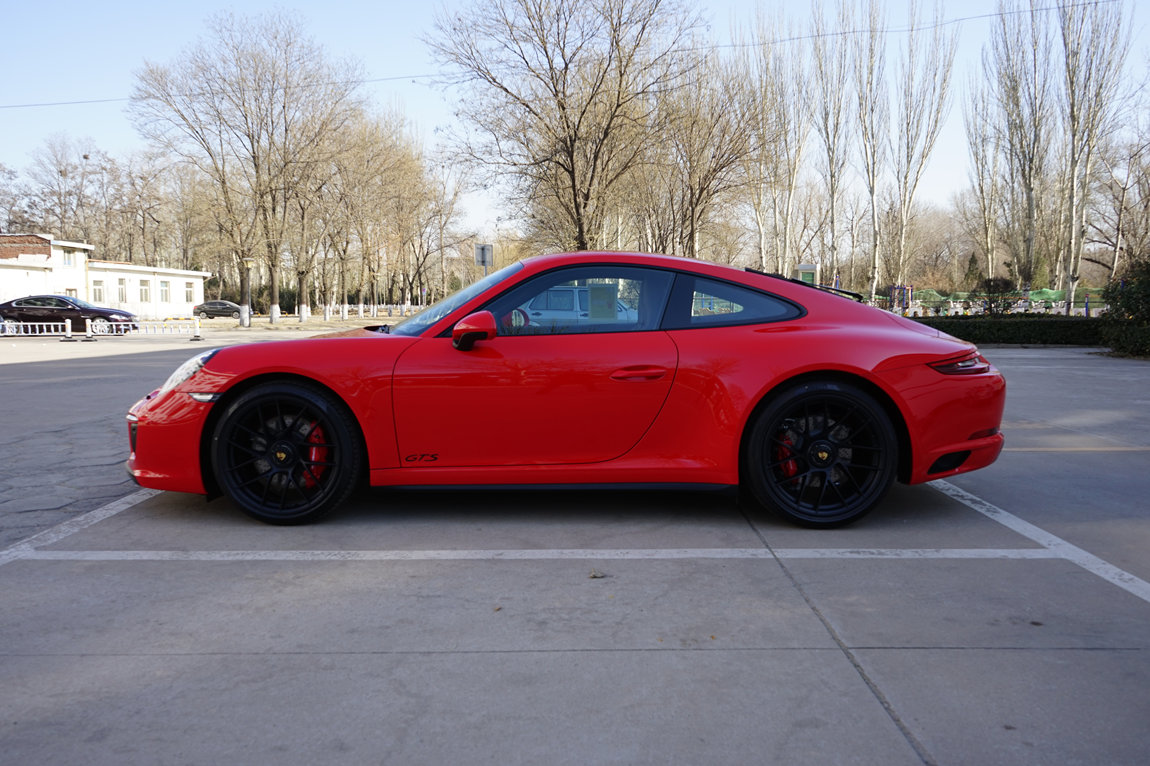 保时捷 911 carrera gts 卫红/黑内 交付四川成都客户
