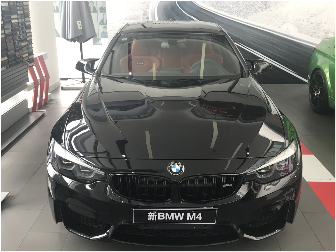 宝马m4 coupe 宝石青/萨基尔橙 现车优惠21个点