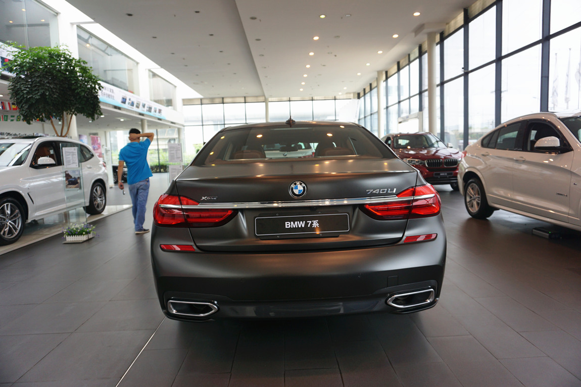 宝马740li xdrive 尊享型 亚光灰色 现车优惠18个点