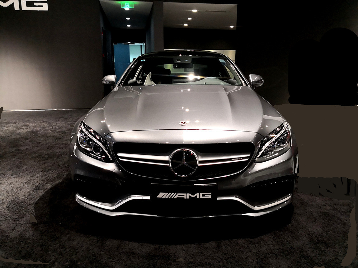 奔驰 amg c63 coupe 月光石灰/黑内 现车优惠10.88万元