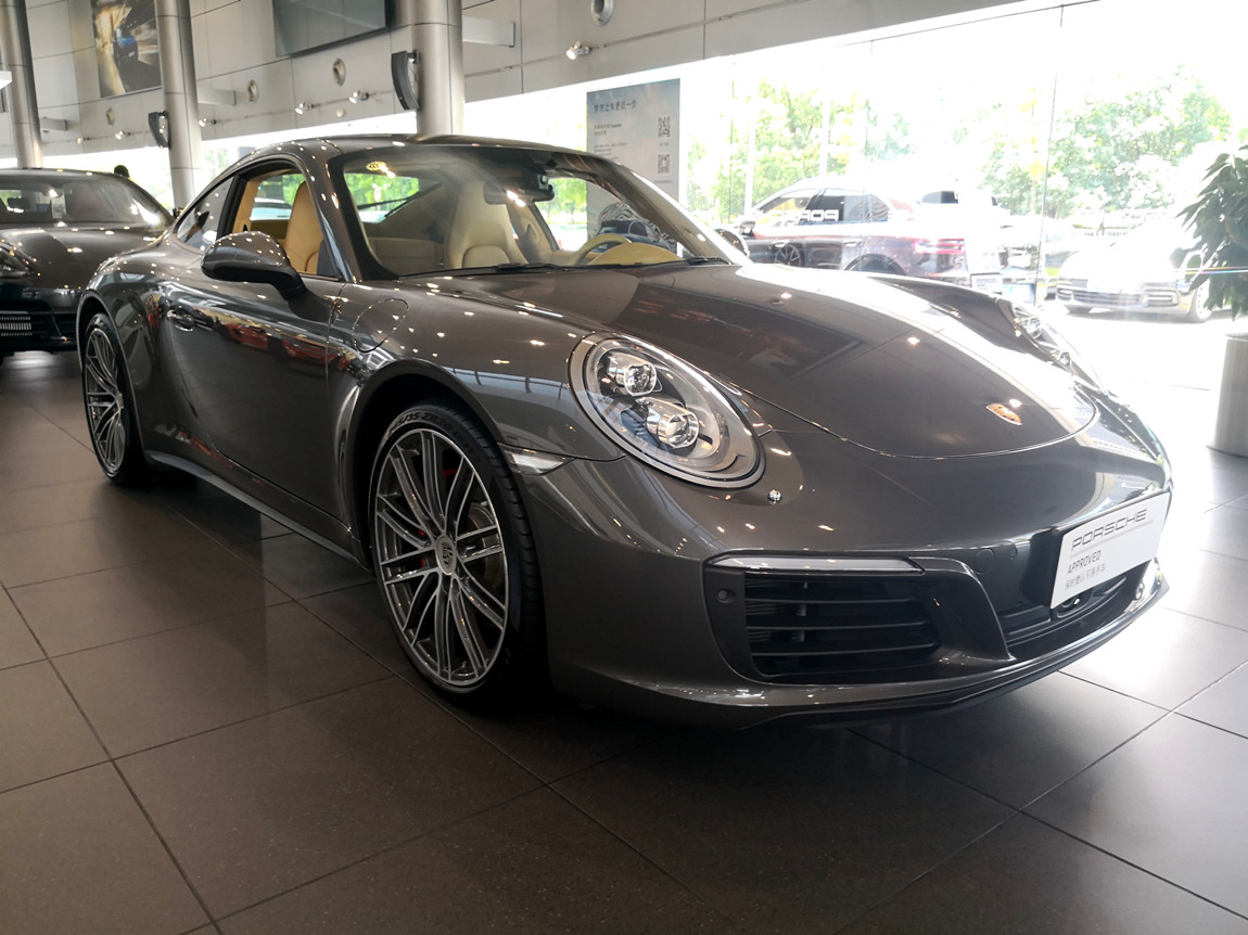 保时捷 911 carrera 4s 玛瑙灰/卢克索米 2017年04月上牌 4531公里