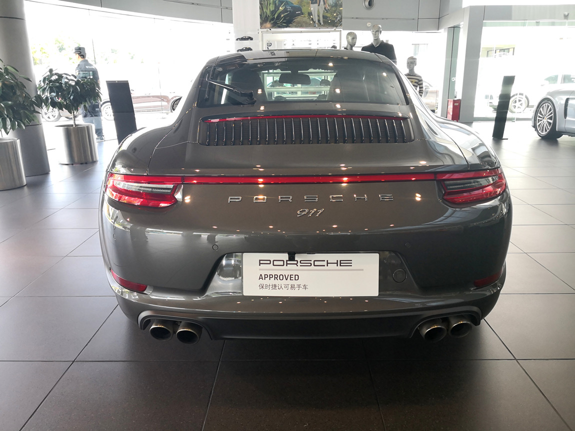 保时捷 911 carrera 4s 玛瑙灰/卢克索米 2017年04月上牌 4531公里