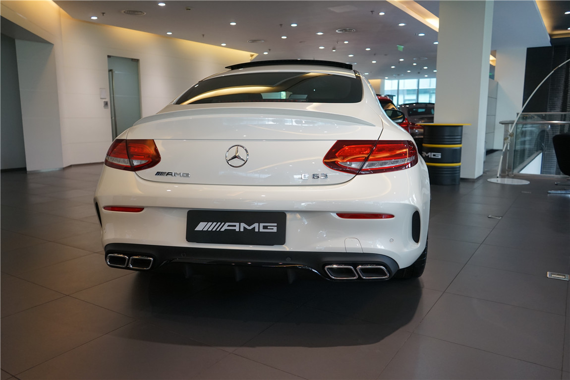奔驰c63 amg coupe 白外/红内 现车优惠11万元