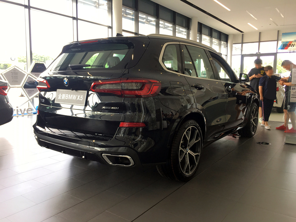 宝马x5 xdrive40i 尊享型m运动 宝石青/摩卡 现车优惠1万元