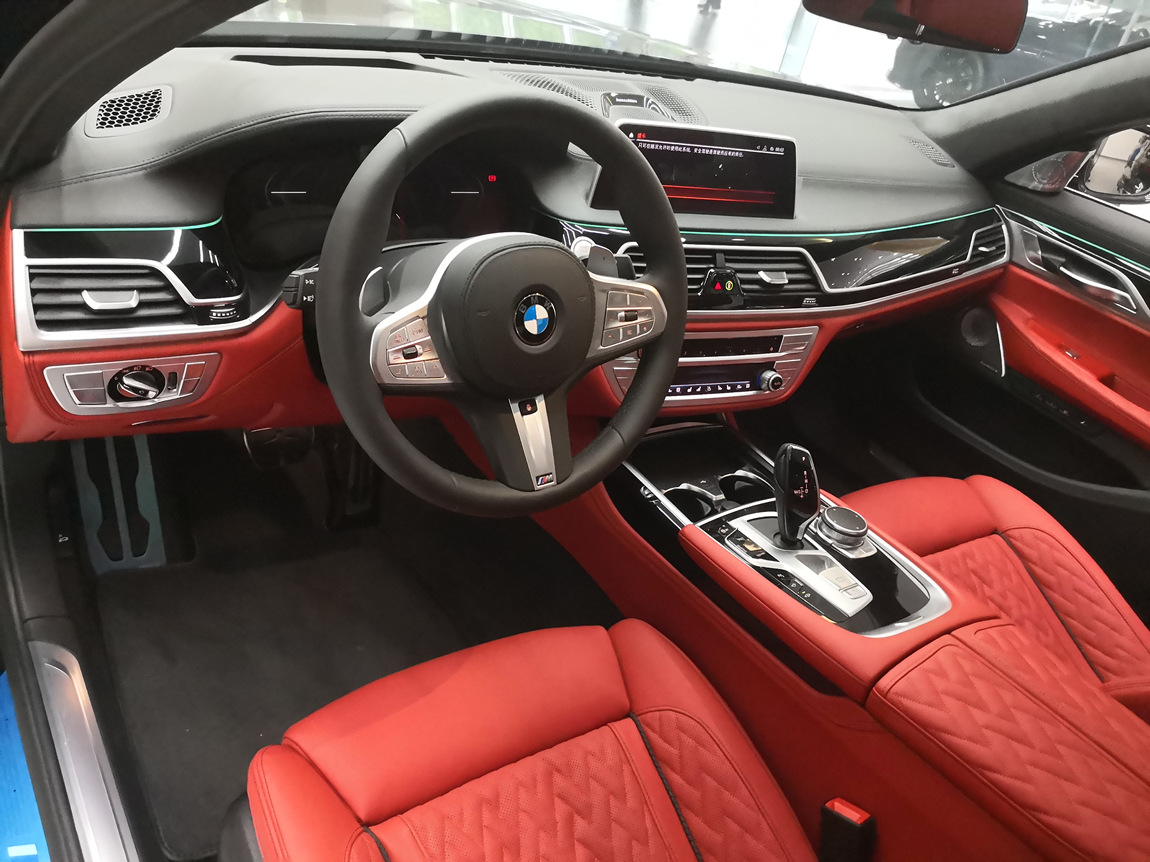 宝马740li 行政型 帝王蓝/云锦红 现车优惠19个点