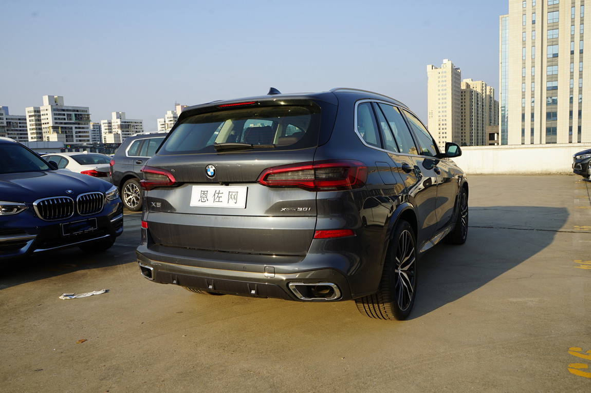 宝马x5 xdrive30i 极地灰/咖啡 现车优惠3个点
