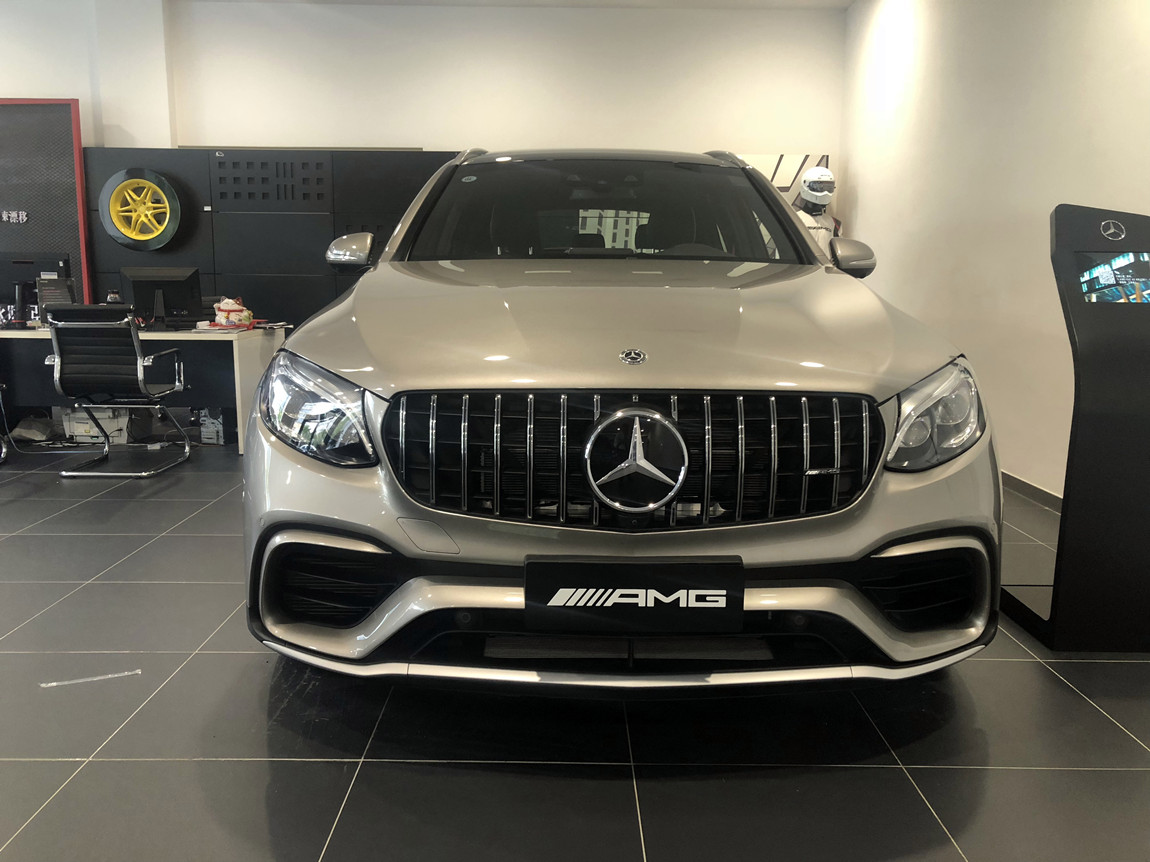 奔驰glc63 amg 皓沙银/黑内 现车优惠17万元