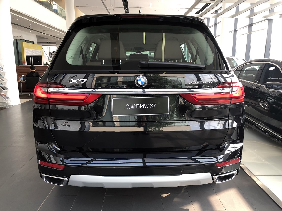 宝马x7 xdrive40i 领先型豪华套装 宝石青/咖内 现车平价销售
