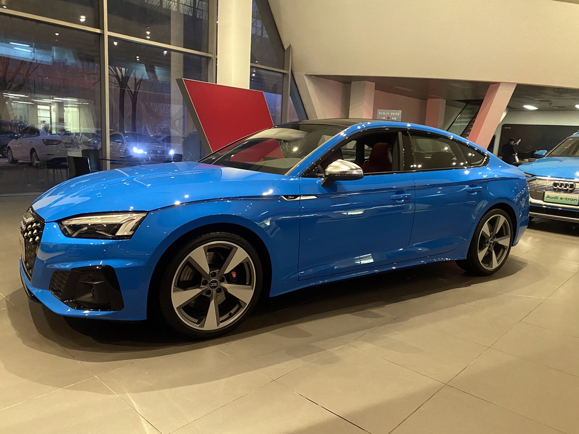 奥迪s530tsportback流光蓝红内现车平价销售
