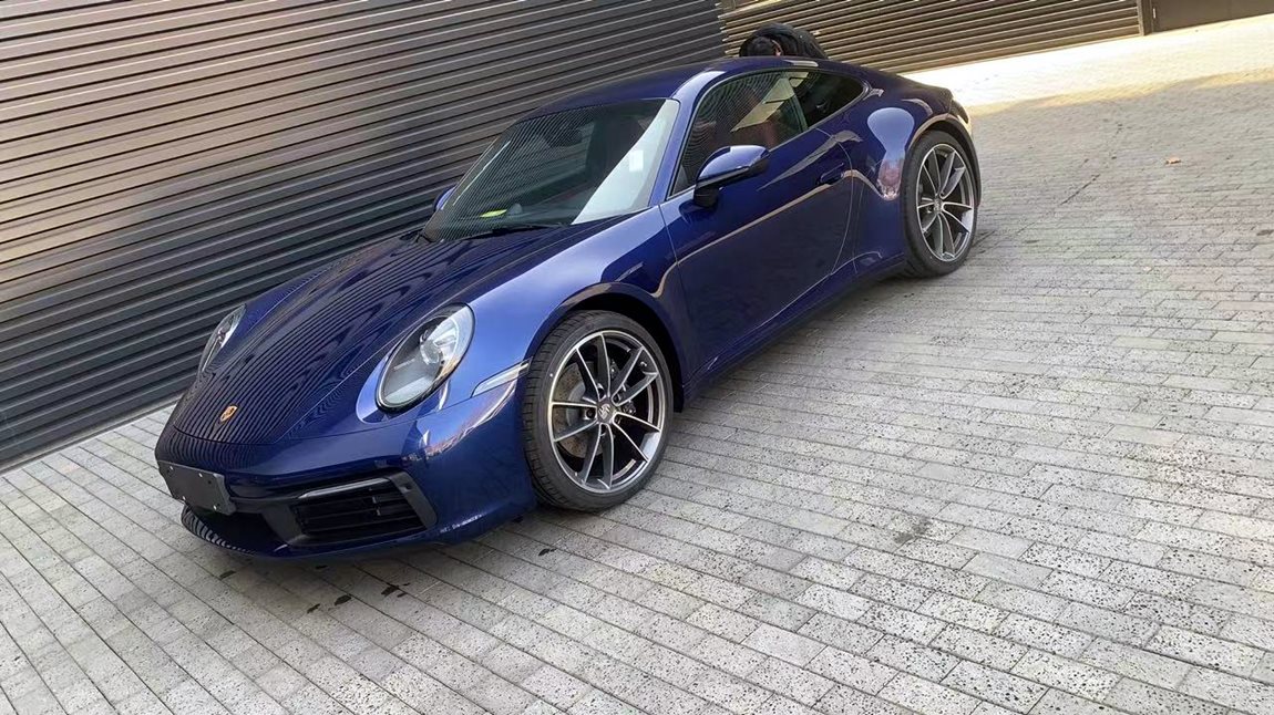 保时捷 911 carrera 4 龙胆蓝/黑红 暂未上牌 400公里