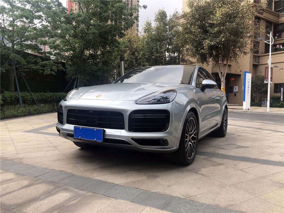 保时捷 cayenne s coupé 白云石/黑红 2021年01月上牌 9000公里
