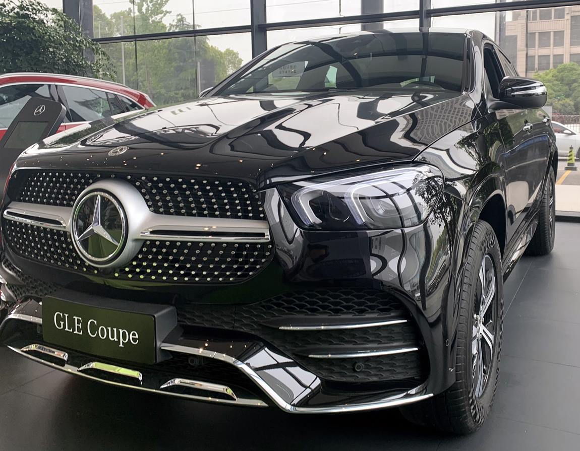 奔驰gle350轿跑磨砂黑,2020款奔驰gle350轿跑 奔驰gle 350 4matic 轿跑suv 时尚型 黑外/黑内 现车优惠8万元