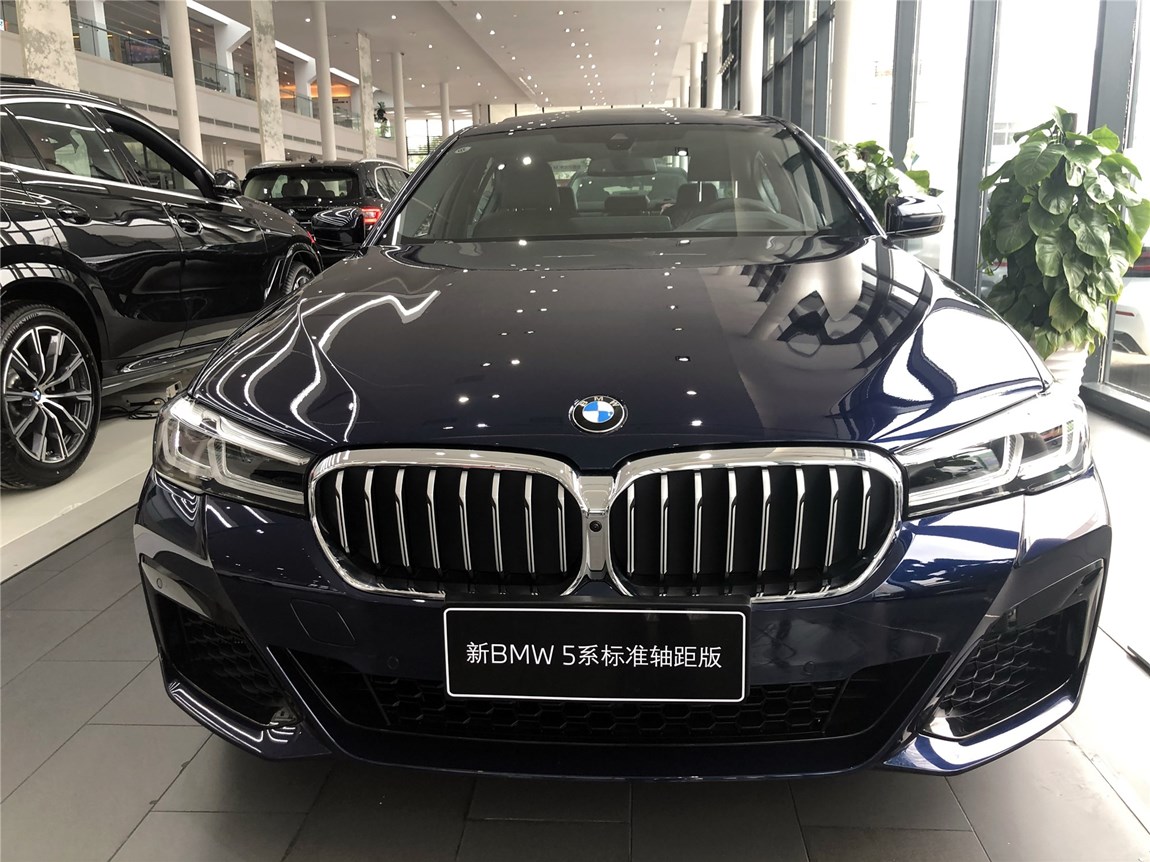 宝马540i风尚版m运动套装丹泉石蓝摩卡现车优惠2000元