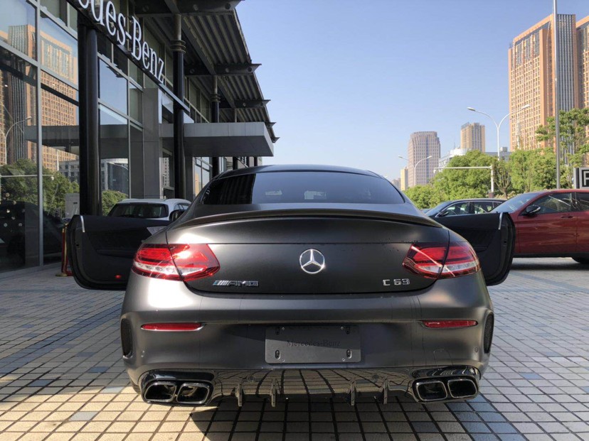 奔驰c63 amg coupe 哑光石墨灰/黑内 现车优惠3万元