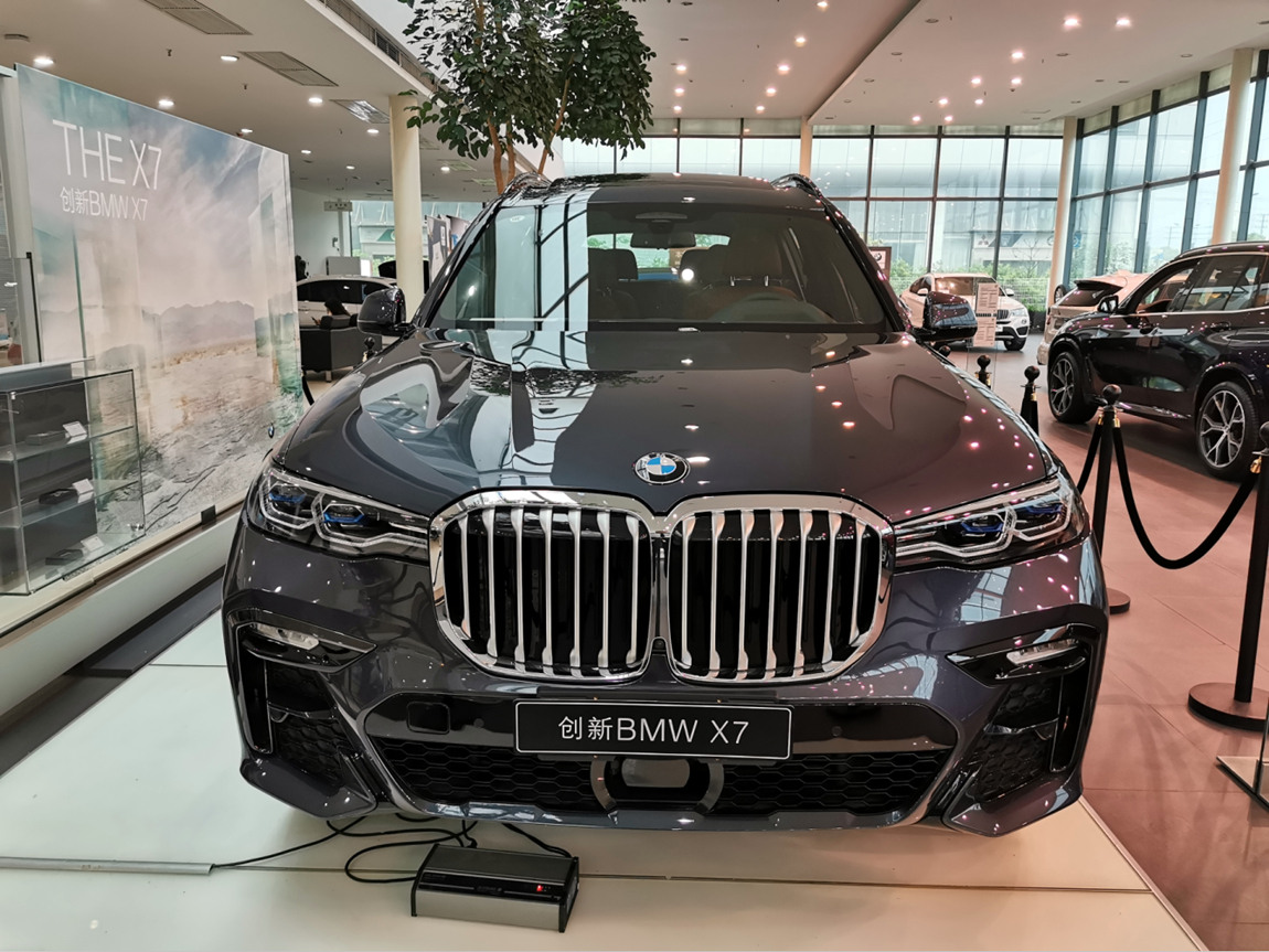宝马x7xdrive40i行政型m运动套装极地灰松露褐现车加价12万元
