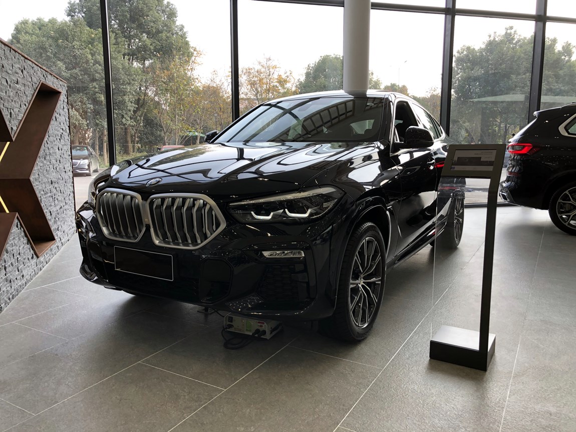 宝马x6xdrive30im运动套装宝石青咖内现车优惠3个点
