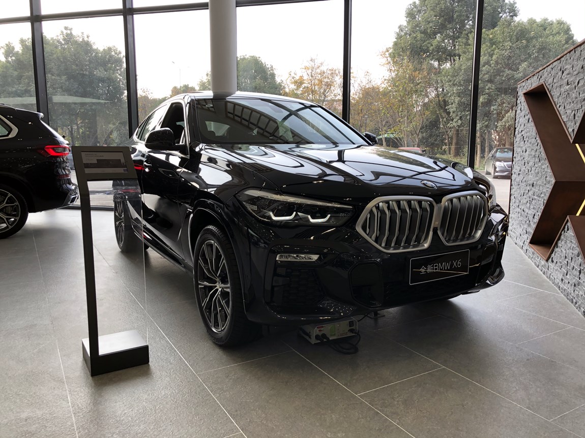 宝马x6xdrive30im运动套装宝石青咖内现车优惠3个点