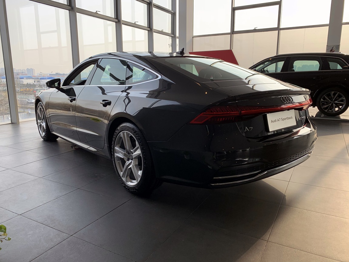 车辆照片奥迪 a7 sportback 40 tfsi 豪华型 黑外/黑内 现车销售:车辆