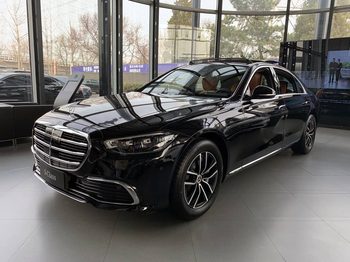 奔驰s400l商务型黑外棕内现车加5万元